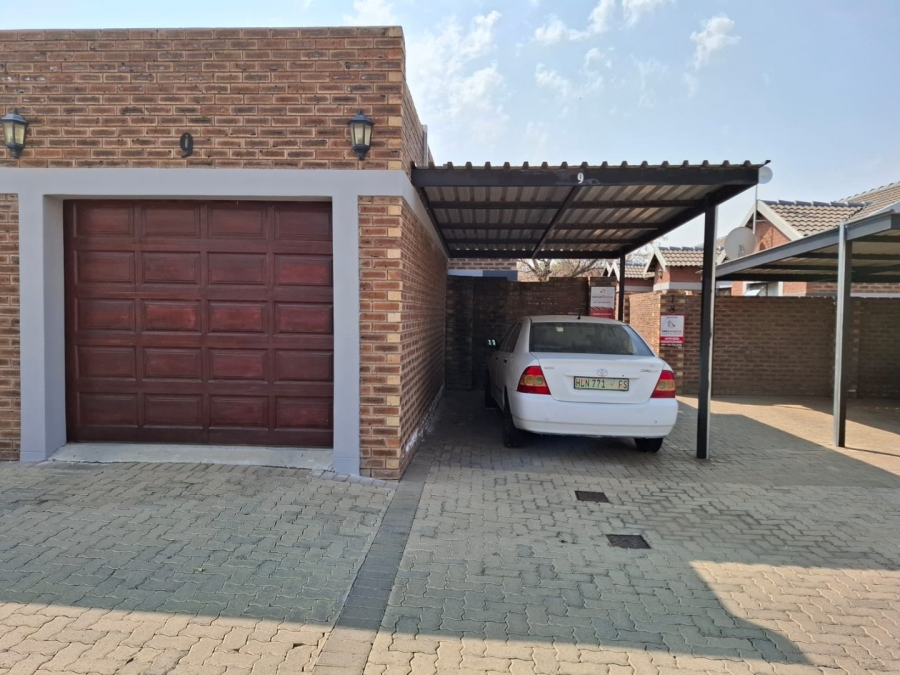 2 Bedroom Property for Sale in Heuwelsig Free State